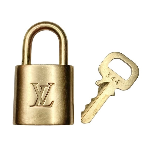 #344 Authentic Louis Vuitton Brass Lock & Key Set on a 18K Gold Plated Necklace - Picture 6 of 12